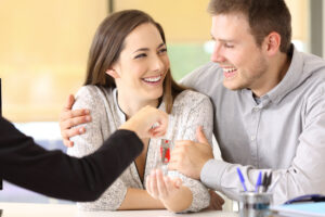 parejas jóvenes 